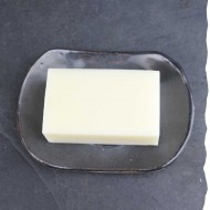 Porte-savon en gré chamotté et émail noir aux reflets métalliques. Artisanal. Fabriqué en France.